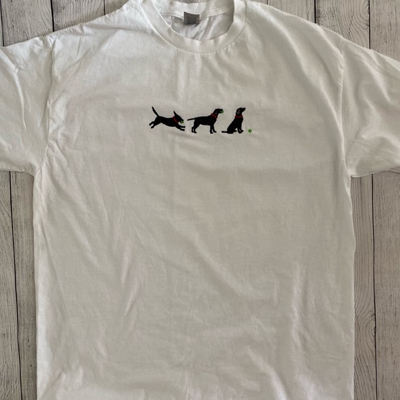 Black Lab with ball Embroidered t-shirt - Picture 3 of 3